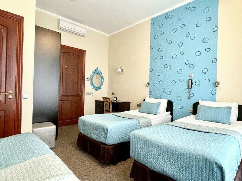 Фотографии номера Трехместный номер «Комфорт» в Мини-отеле Невский контур Санкт-Петербург