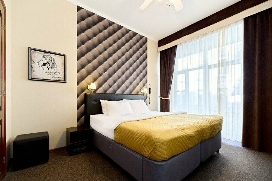 Фотографии номера Двухместный номер с 1 кроватью и балконом в Мини-отеле Невский контур Санкт-Петербург