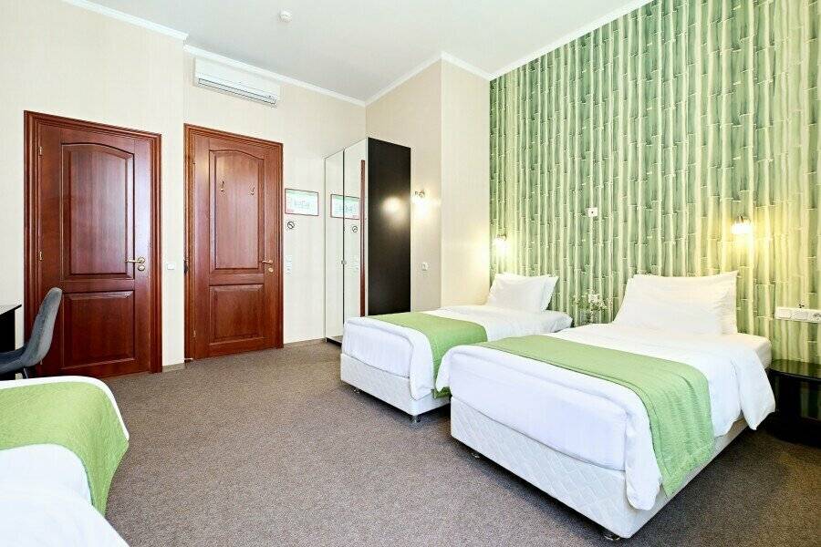 Фотографии номера Трехместный номер «Комфорт» в Мини-отеле Невский контур Санкт-Петербург