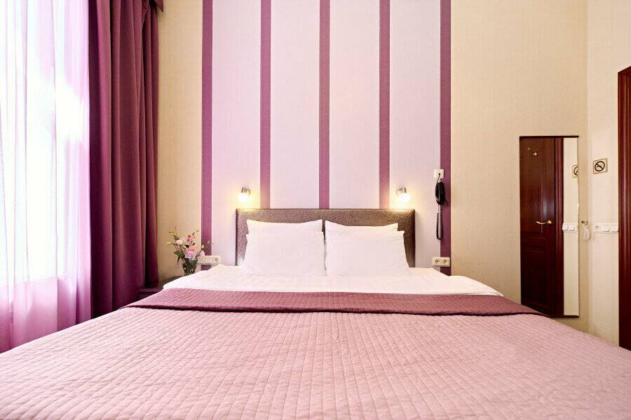 Фотографии номера Улучшенный двухместный номер с 1 кроватью в Мини-отеле Невский контур Санкт-Петербург