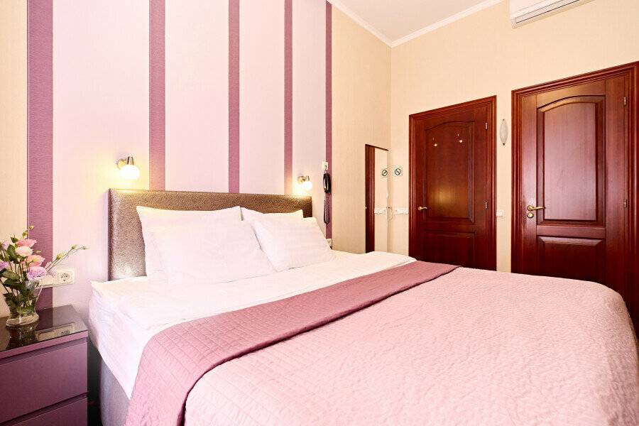 Фотографии номера Комфортная комната на  двоих в Мини-отеле Невский контур Санкт-Петербург