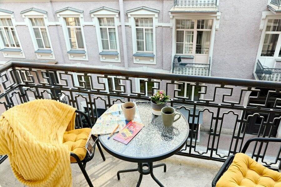 Фотографии номера Двухместный номер с 1 кроватью и балконом в Мини-отеле Невский контур Санкт-Петербург